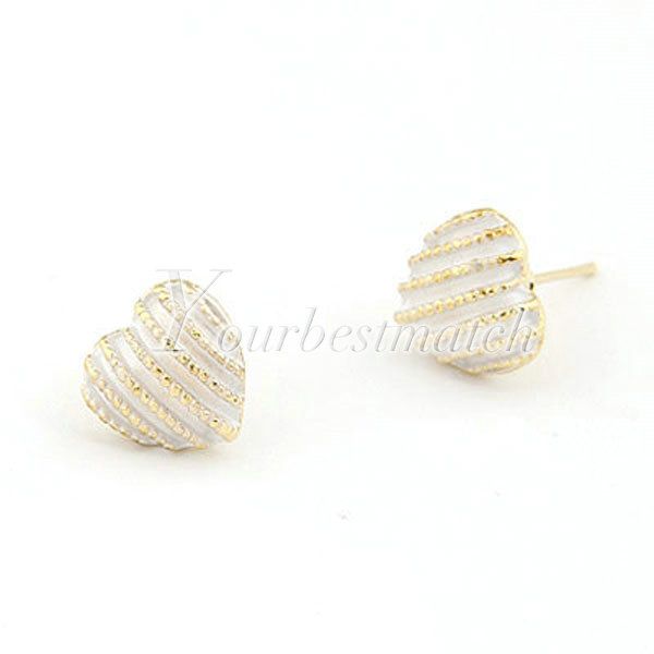 Brinco branco com dourado