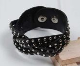BRACELETE EM COURO PRETO