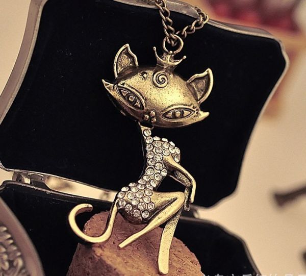 Vintage fashion gata em metal